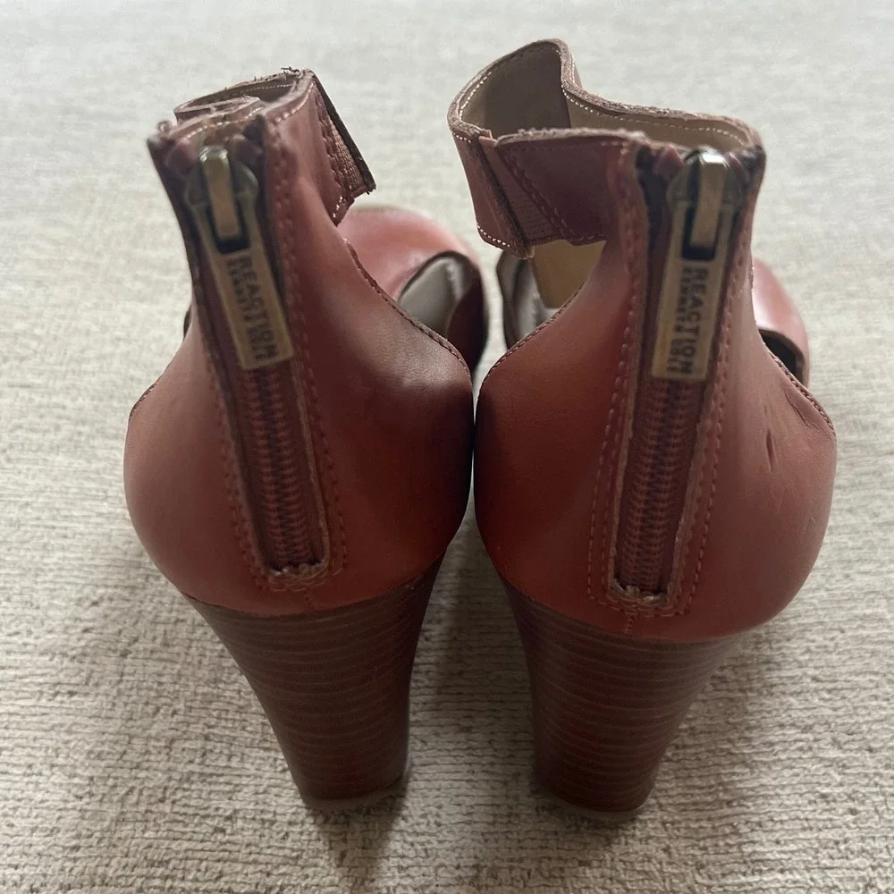 Kenneth Cole Reaction‎ Sole Kick Cognac Brown T-Strap Wedge Sandals Womens 9.5 M